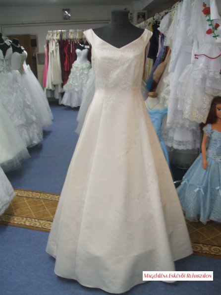 Akciós menyasszonyi, báli, szalagavatós ruha. 012