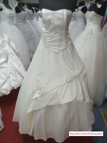 Akciós menyasszonyi, báli, szalagavatós ruha. 011