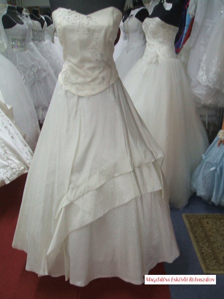 Akciós menyasszonyi, báli, szalagavatós ruha. 006