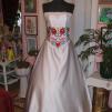 View the image: Menyasszonyi ruha, kalocsai himzett, 163