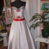 View the image: Menyasszonyi ruha, kalocsai himzett, 160.