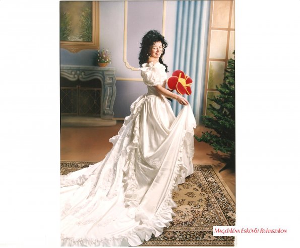 Romantikus menyasszonyi ruha fehér 002