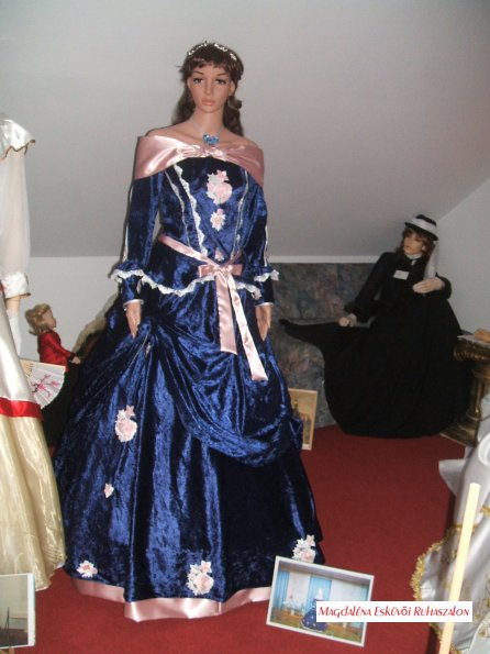 Erzsébet Császárné - Királyné - Sissi - Sisi - korhű, életre keltett, tradicionális ruhájának replikációja. Állandó kulturális kiállítás Lengyeltótiban.  Készítette: Héjjas Magdaléna