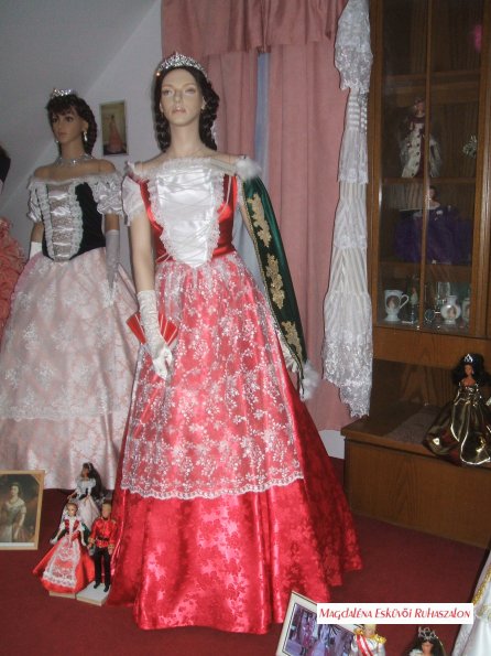 Sissi, Sisi, Erzsébet Királyné korhű, tradicionális ruháinak másolatai