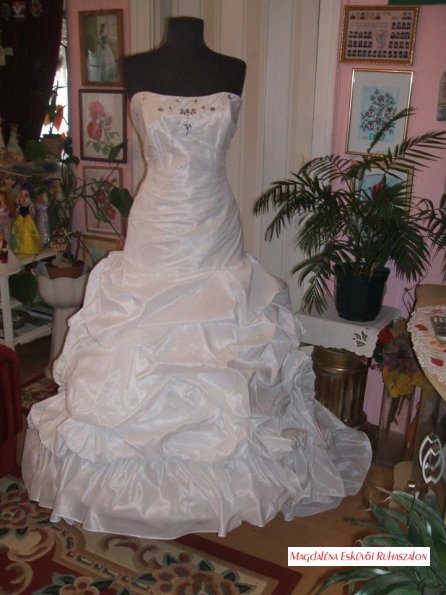Menyasszonyi ruha, fehér, fodros 008