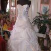 View the image: Menyasszonyi ruha, fehér fodros 011