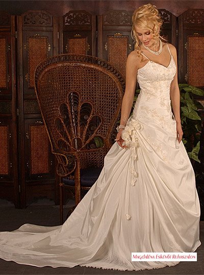 Menyasszonyi ruha, 150