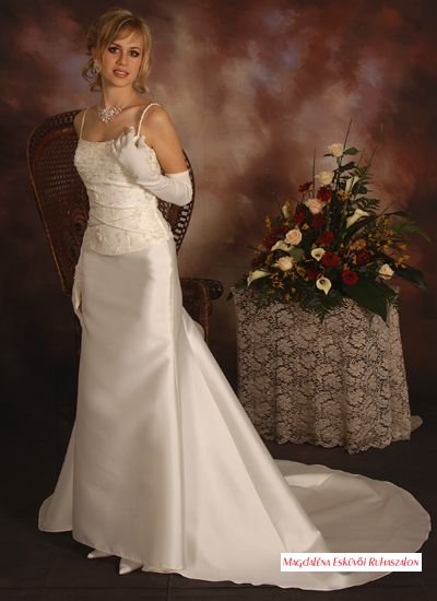 Menyasszonyi ruha,uszályos, 161