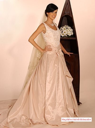 Menyasszonyi ruha, 160