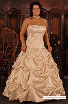 Menyasszonyi ruha, 151