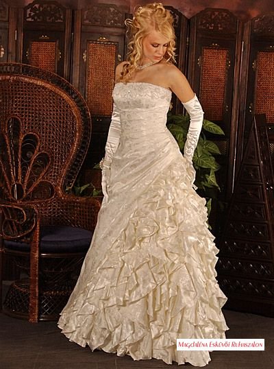 Menyasszonyi, báli alkalmi, szalagavatós ruha, 130