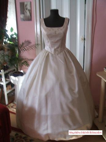 Menyasszonyi ruha 082