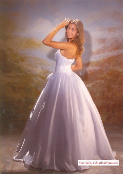 Menyasszonyi, báli alkalmi, szalagavatós ruha, selyem, csipke, düsesz. 240