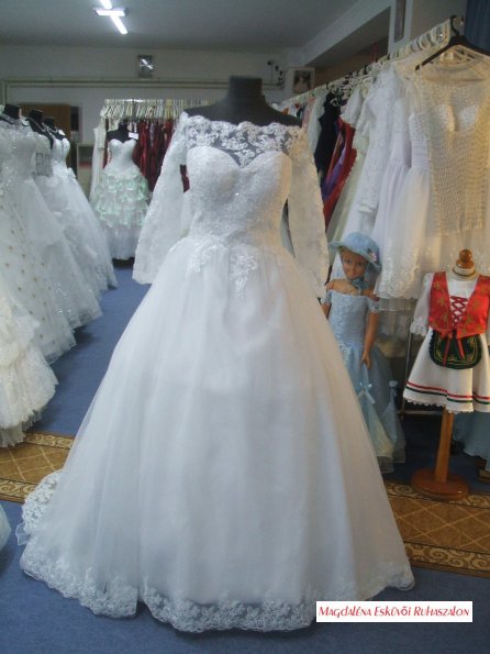 Menyasszonyi ruha csipkes, hosszú ujjú 222