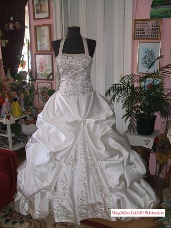 Menyasszonyi ruha, 200