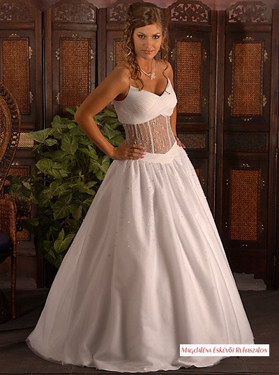 Menyasszonyi, báli, szalagavatós ruha 138