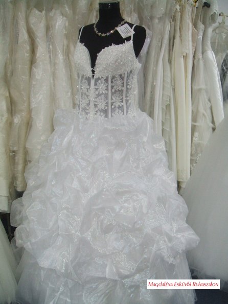 Menyasszonyi, báli, szalagavatós ruha, tüllös, füzős.  256