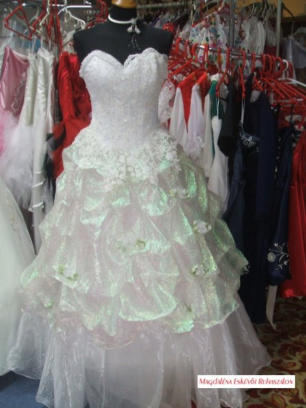 Menyasszonyi ruha, füzős, raffolt, 202