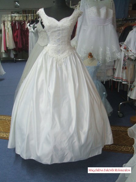 Menyasszonyi ruha, vállrészes 007