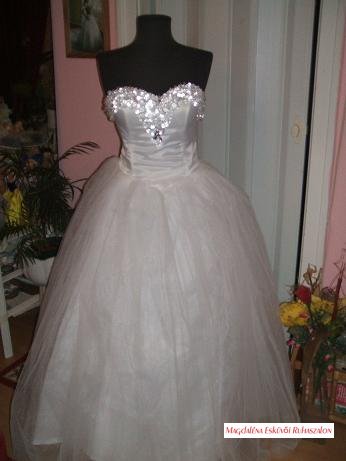 Menyasszonyi ruha 033