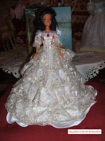 Sissi, Sisi, Erzsébet Királyné tradicionális ruhájának másolata, baba, barbie babán.