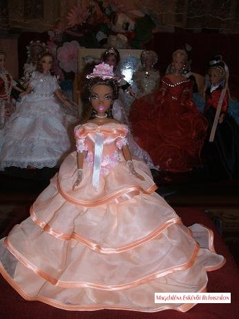 Sissi, Sisi, Erzsébet Királyné tradicionális ruhájának másolata, baba, barbie babán.