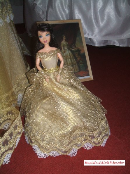 Sissi, Sisi, Erzsébet Királyné tradicionális ruhájának másolata, baba, barbie babán.