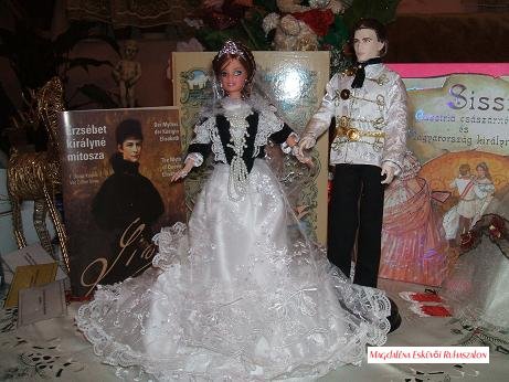 Sissi és Ferenc József ruhájának másolatai barbie babákon