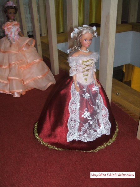 Sissi, Sisi, Erzsébet Királyné tradicionális ruhájának másolata, baba, barbie babán.