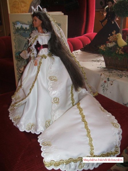 Sissi, Sisi, Erzsébet Királyné tradicionális ruhájának másolata, baba, barbie babán.